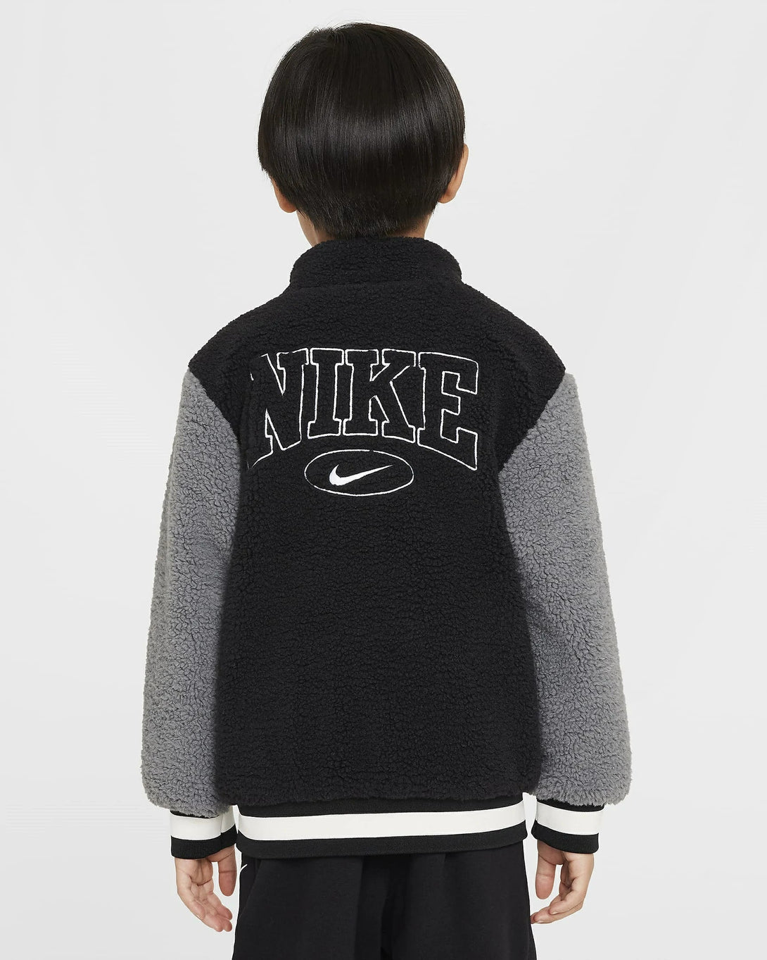 NIKE OUTERWEAR JACKETS & SWEATSHIRTS | SKU: 86M119-023