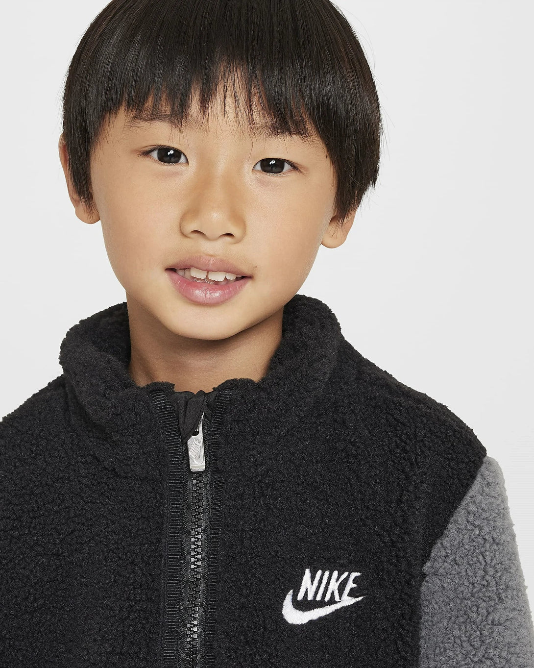 NIKE OUTERWEAR JACKETS & SWEATSHIRTS | SKU: 86M119-023