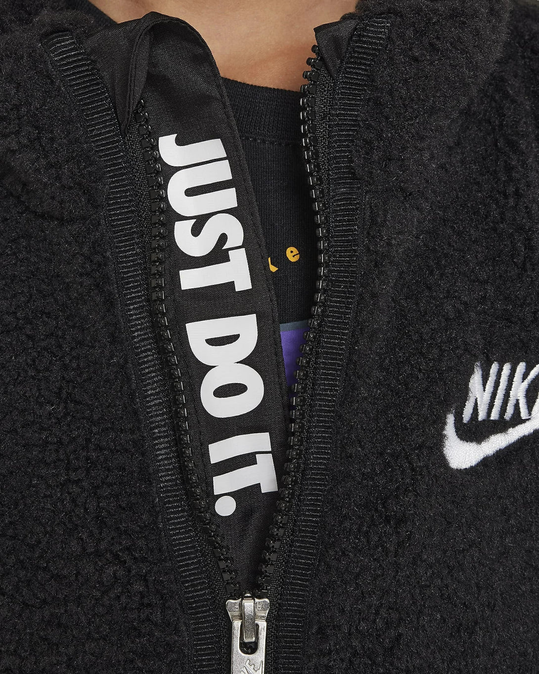 NIKE OUTERWEAR JACKETS & SWEATSHIRTS | SKU: 86M119-023
