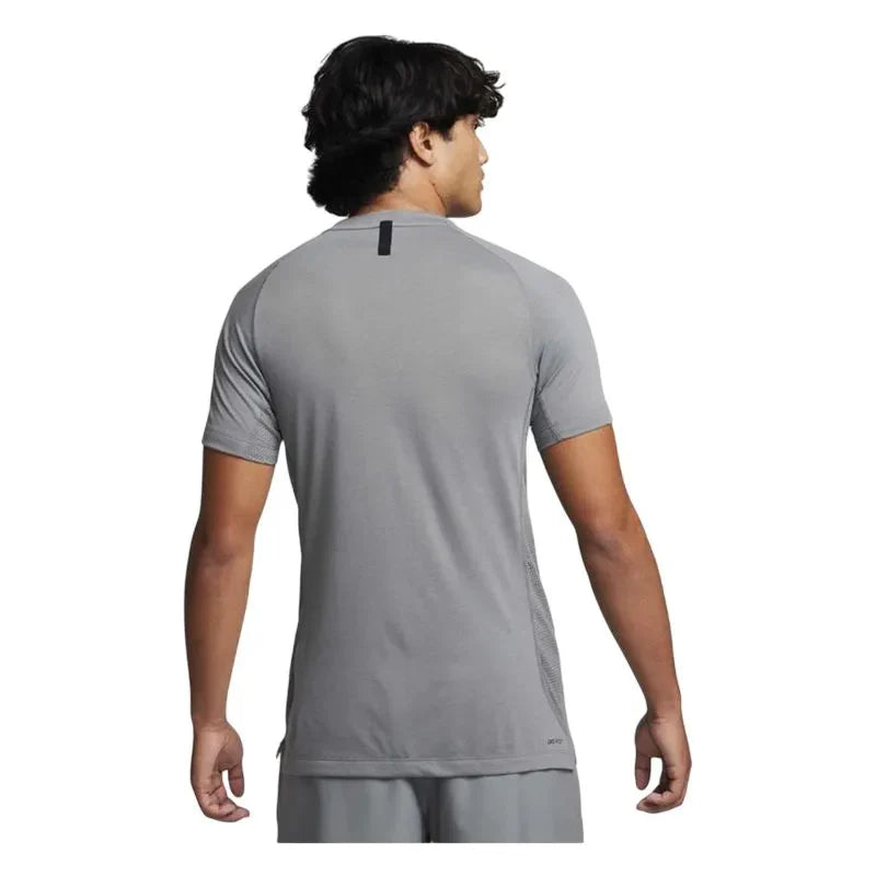 FN2979-084 ? NIKE TRAINING SS T-SHIRT
