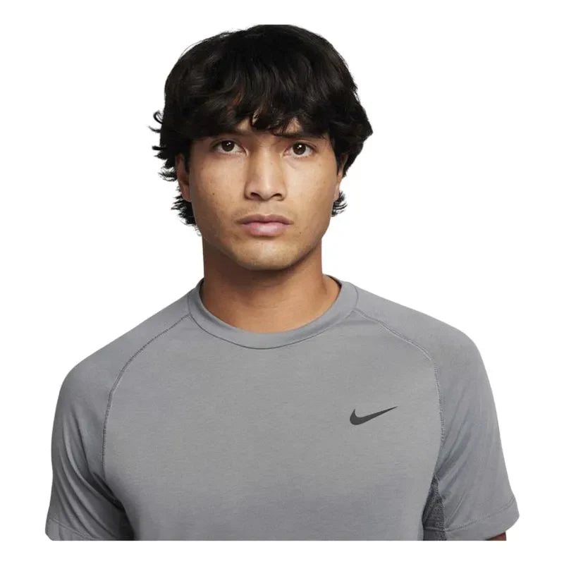 FN2979-084 ? NIKE TRAINING SS T-SHIRT