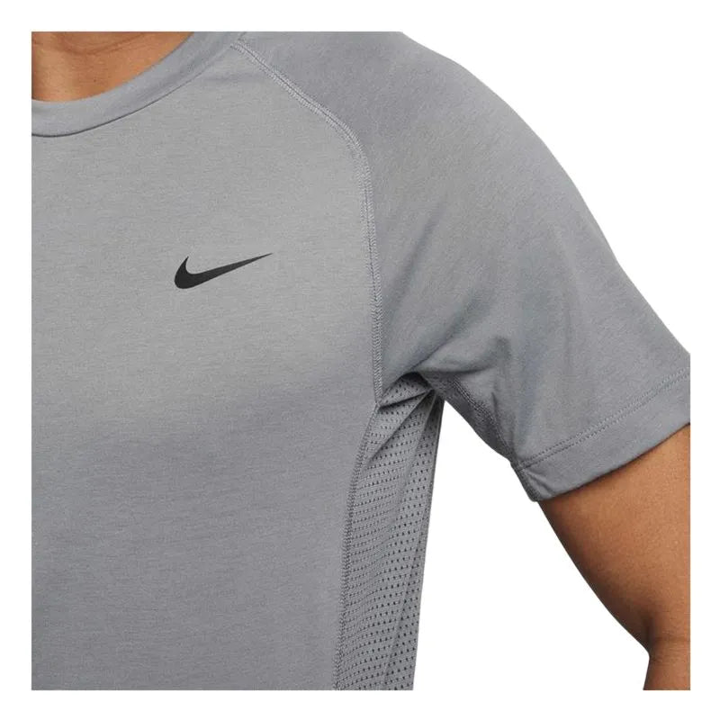 FN2979-084 ? NIKE TRAINING SS T-SHIRT